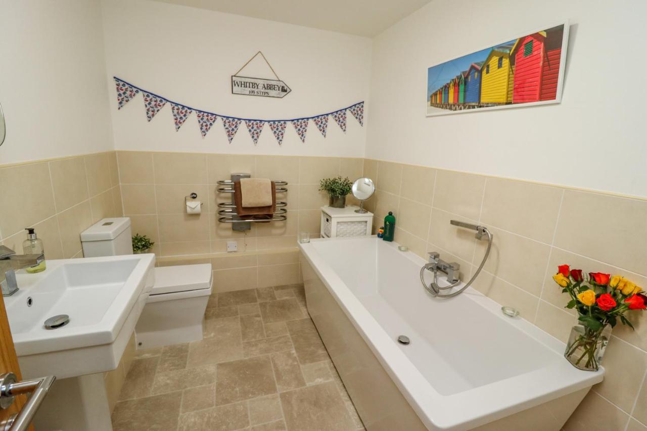 Apartament Above & Beyond Whitby Zewnętrze zdjęcie